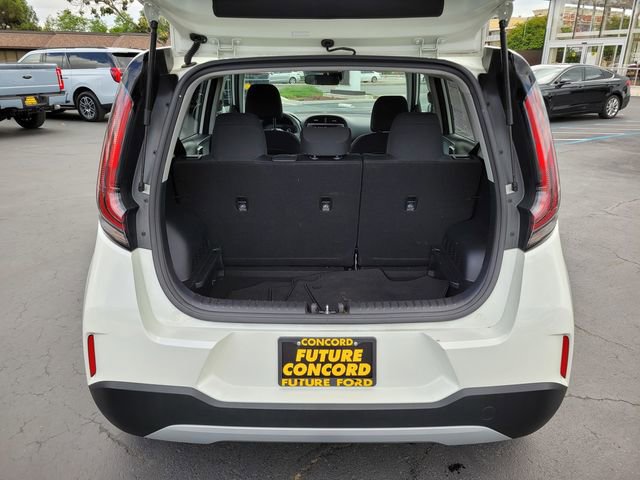Used 2025 Kia Soul LX w/ LX Technology Package FWD image 18