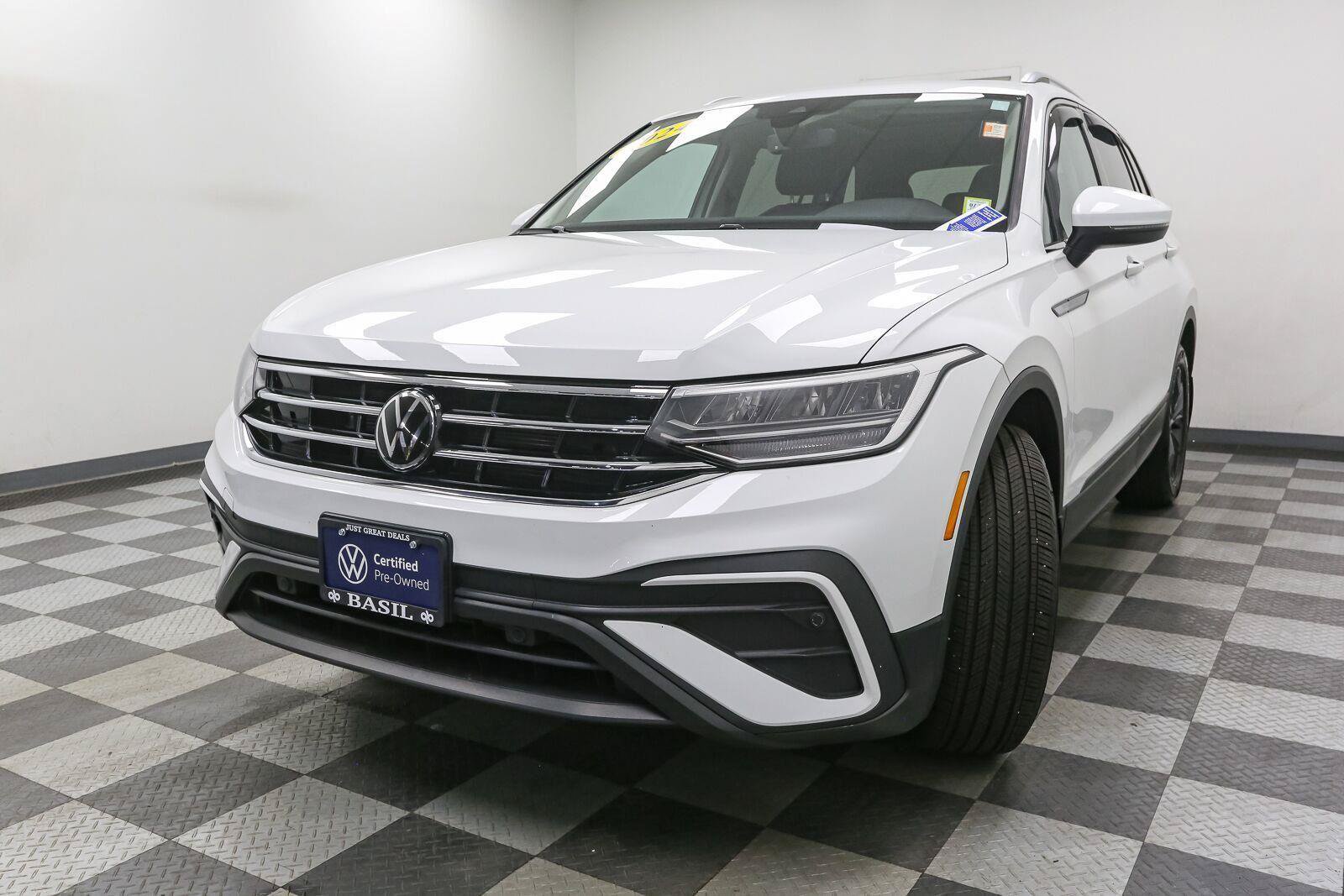 Certified 2024 Volkswagen Tiguan SE AWD/4WD image 5