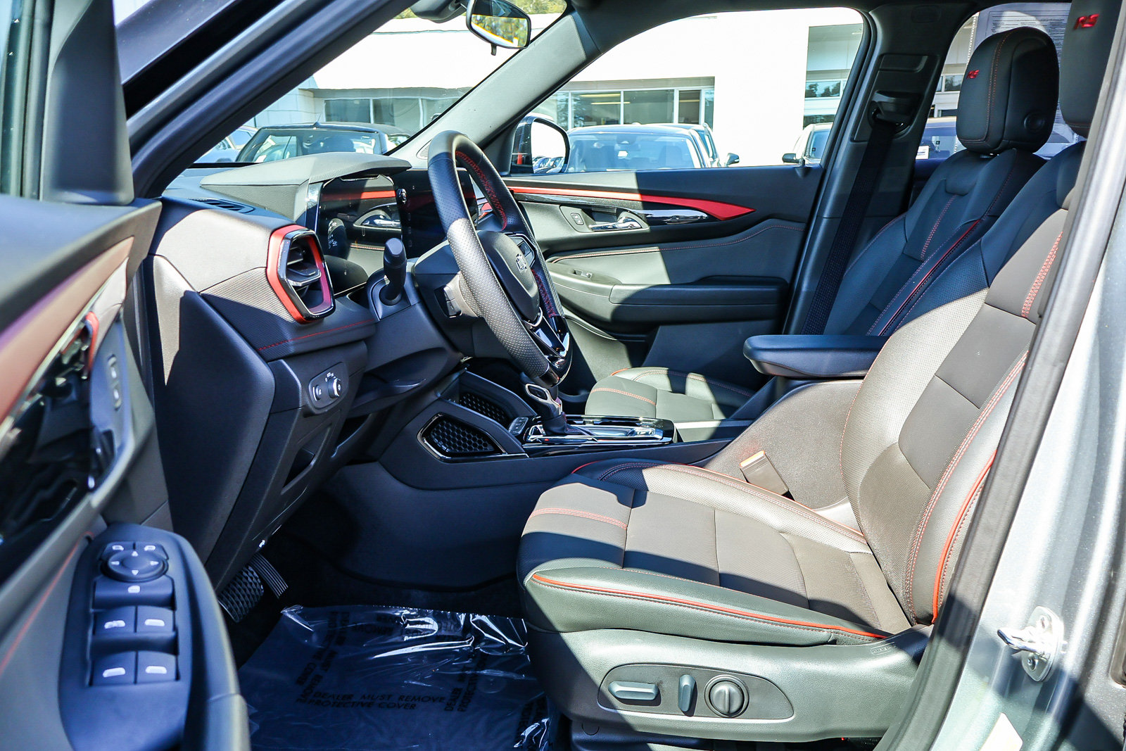 Used 2025 Chevrolet TrailBlazer RS w/ Driver Confidence Package FWD image 2