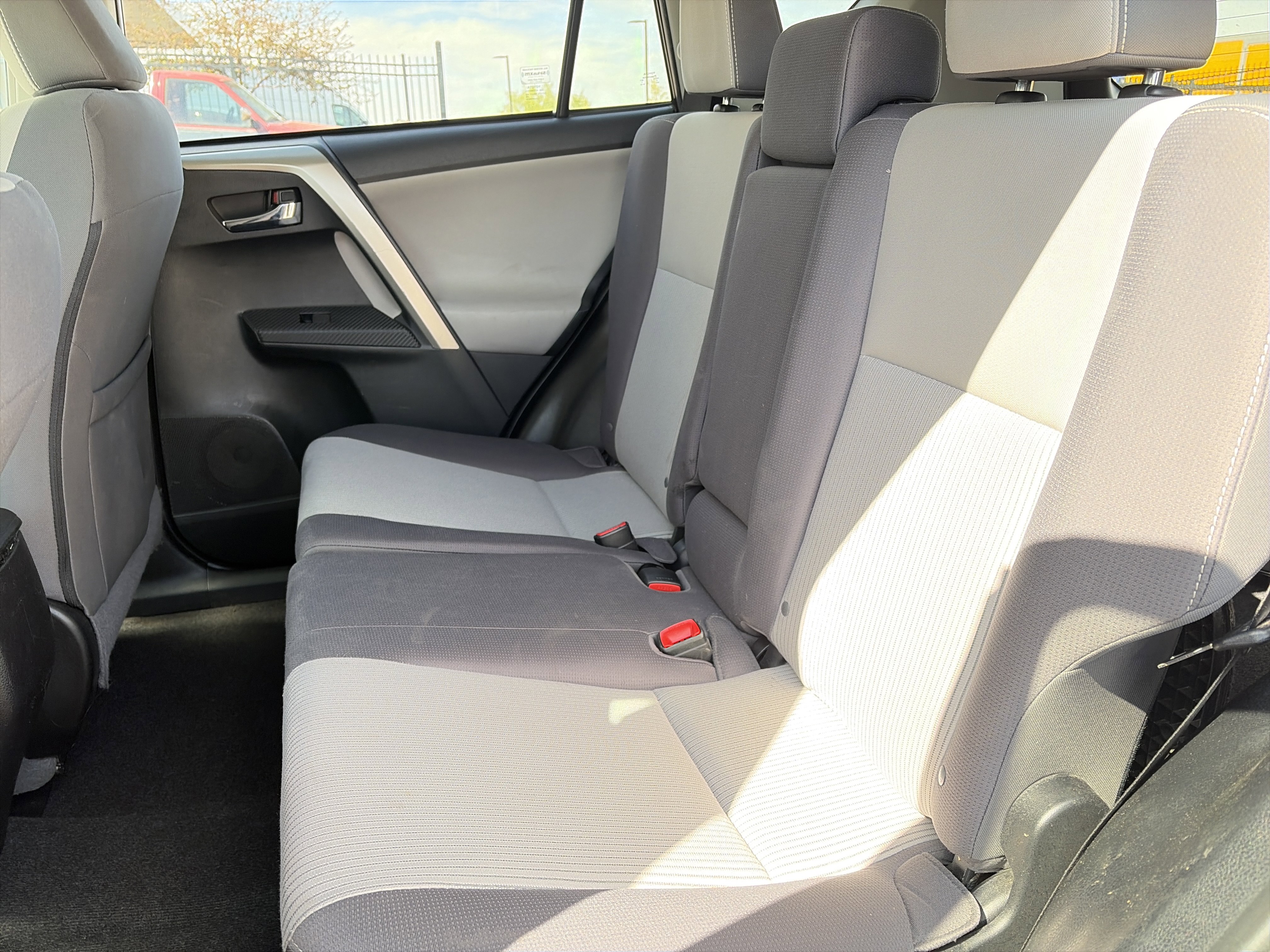 Used 2015 Toyota RAV4 XLE AWD/4WD image 24