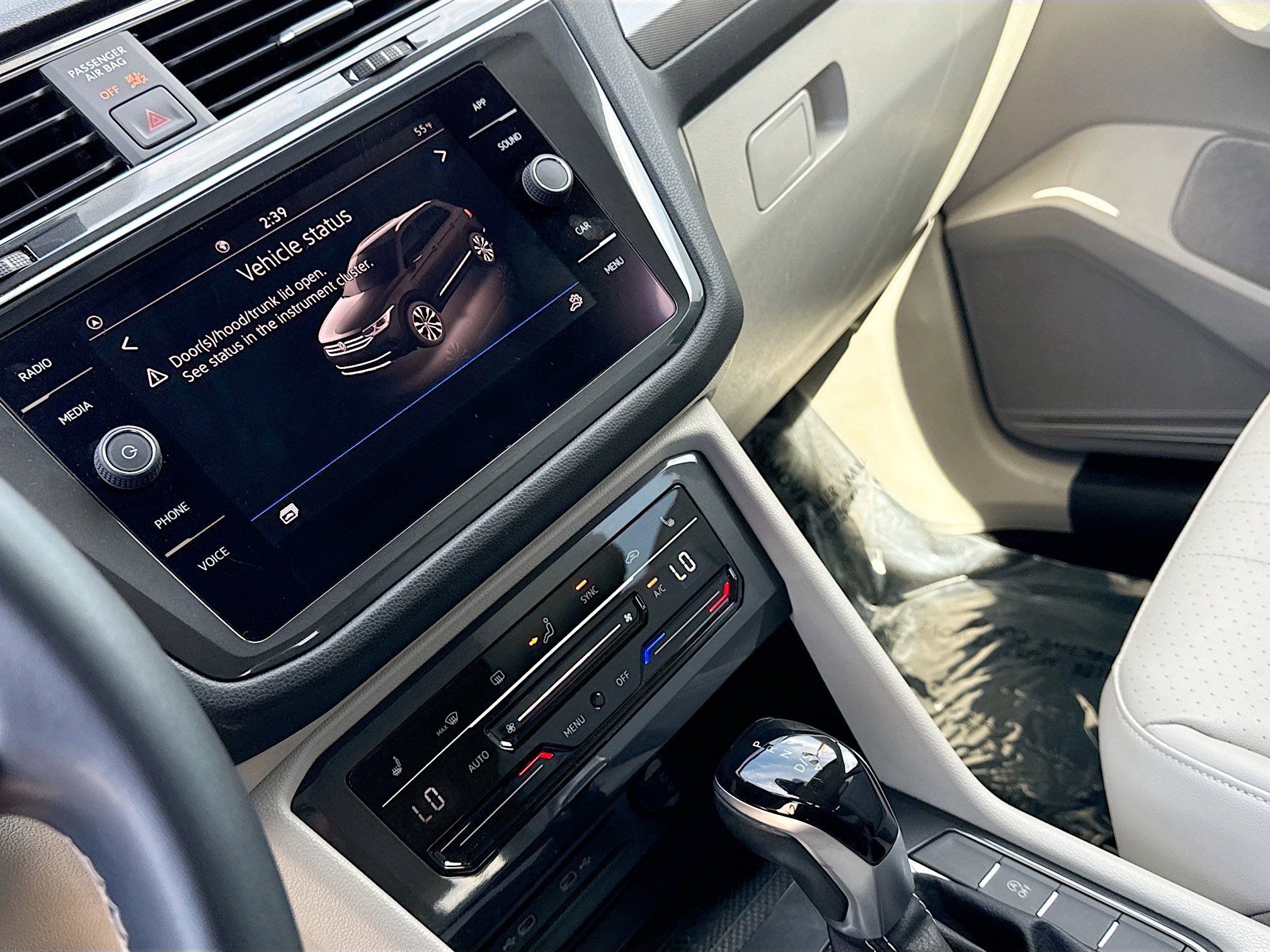 Used 2022 Volkswagen Tiguan SE image 28