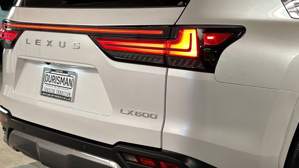 Certified 2024 Lexus LX 600 4WD w/ Appearance Package image 9