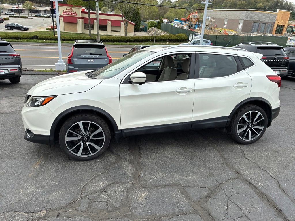 Certified 2019 Nissan Rogue Sport SL w/ Premium Package AWD/4WD image 4