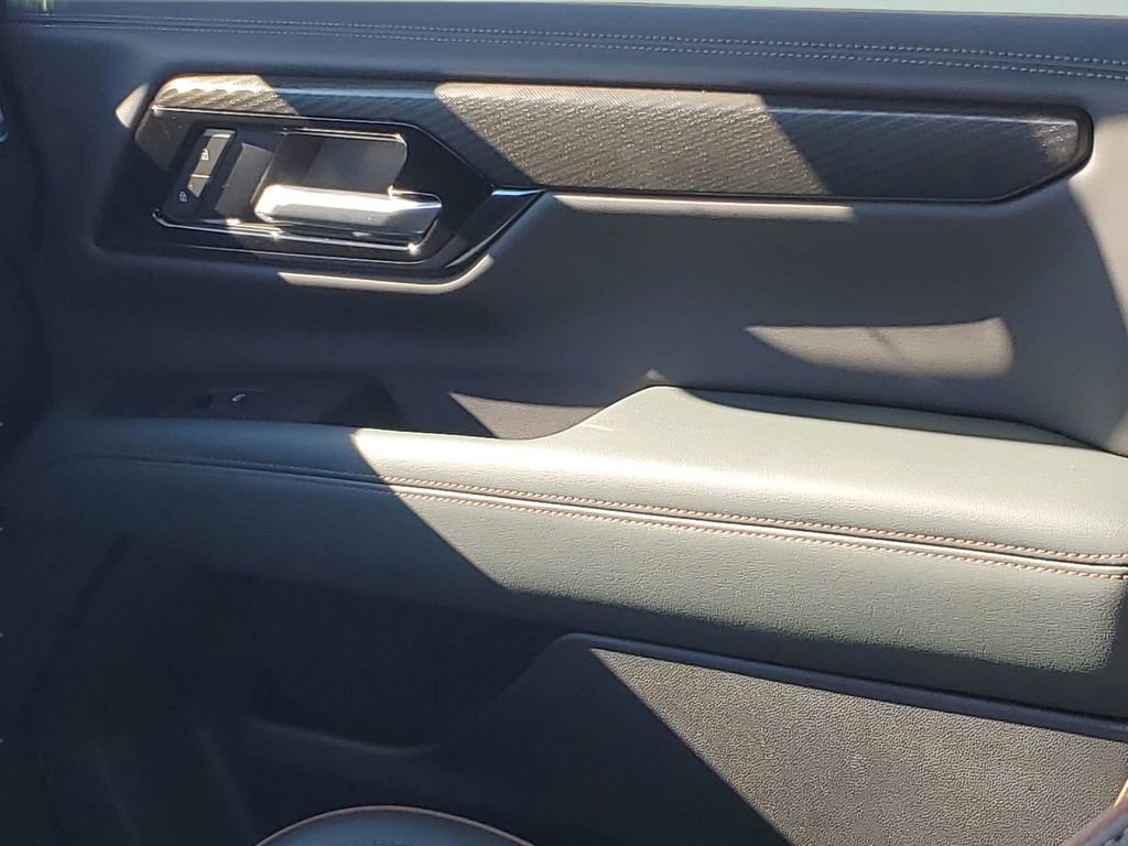 Used 2025 GMC Yukon AT4 w/ AT4 Premium Package image 16