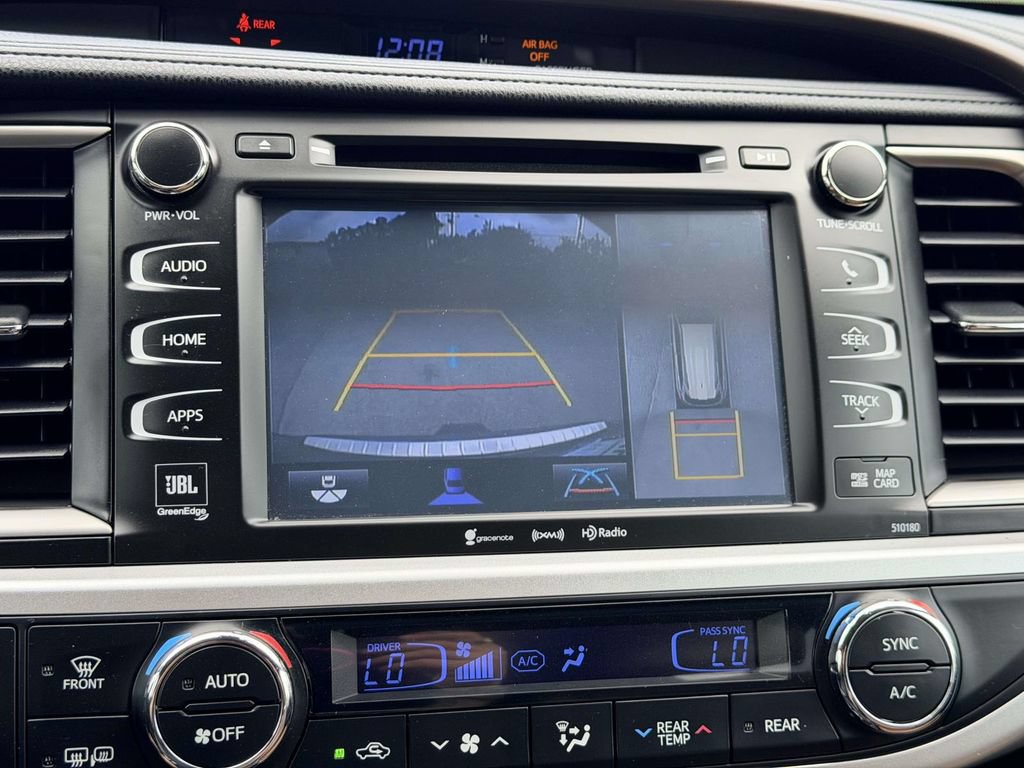 Used 2018 Toyota Highlander Limited Platinum AWD/4WD image 4