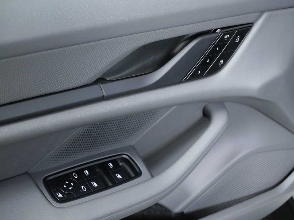 Certified 2022 Porsche Taycan 4S image 6