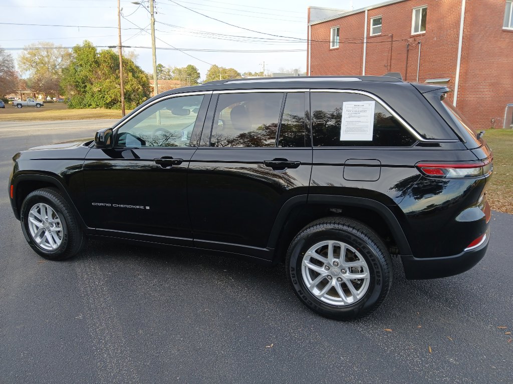 Certified 2023 Jeep Grand Cherokee Laredo X image 10