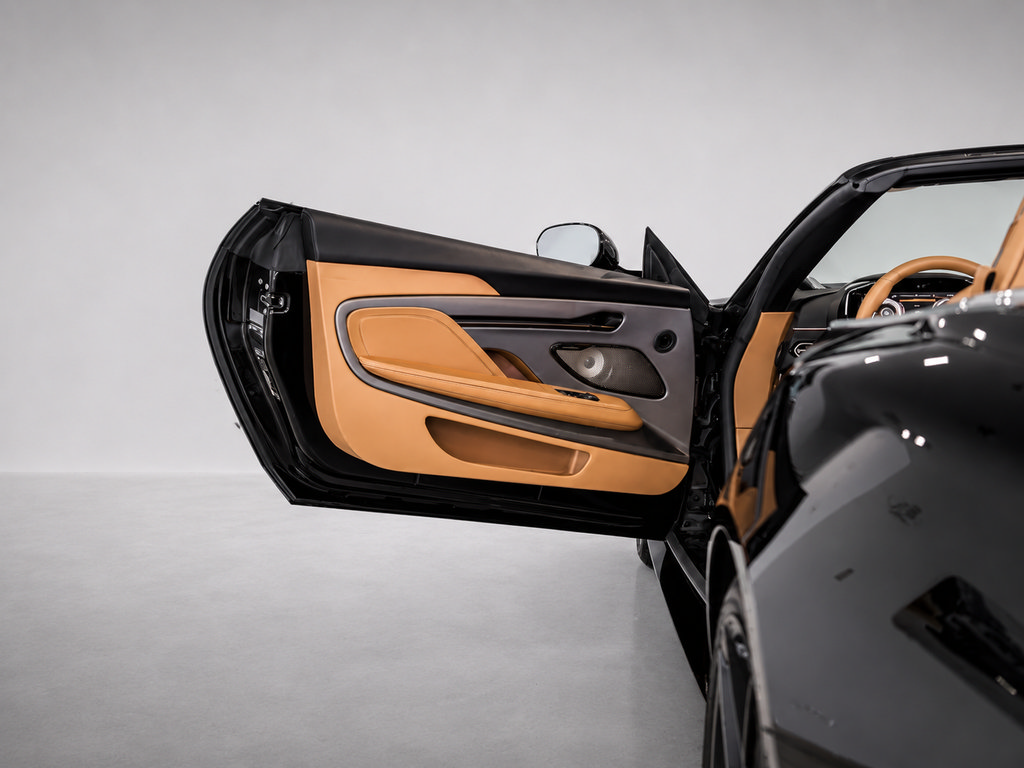 New 2026 Aston Martin Vanquish Convertible RWD image 28