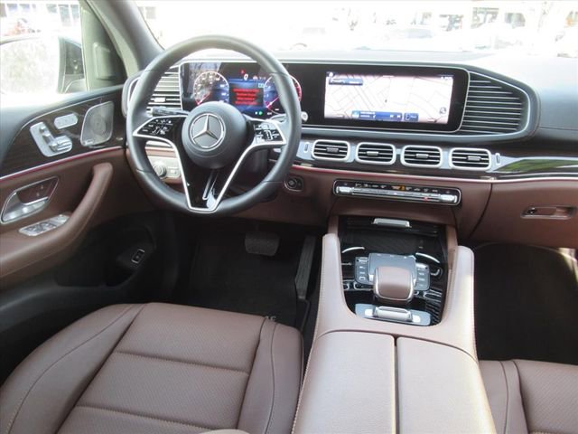 Used 2025 Mercedes-Benz GLS 450 4MATIC image 13