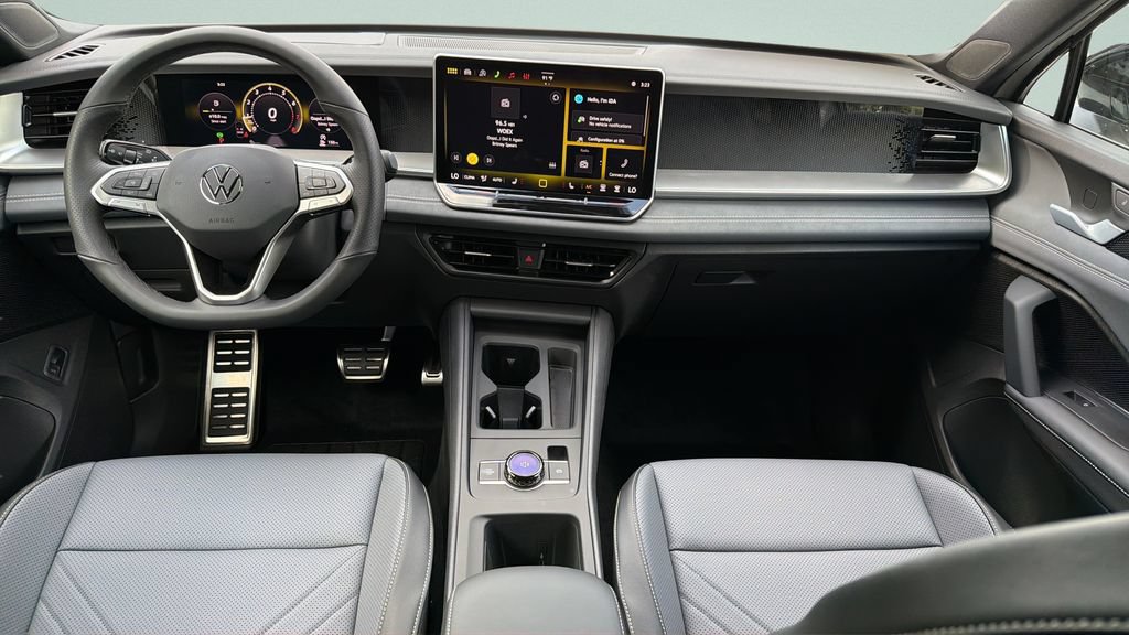 New 2026 Volkswagen Tiguan SE R-Line FWD image 11