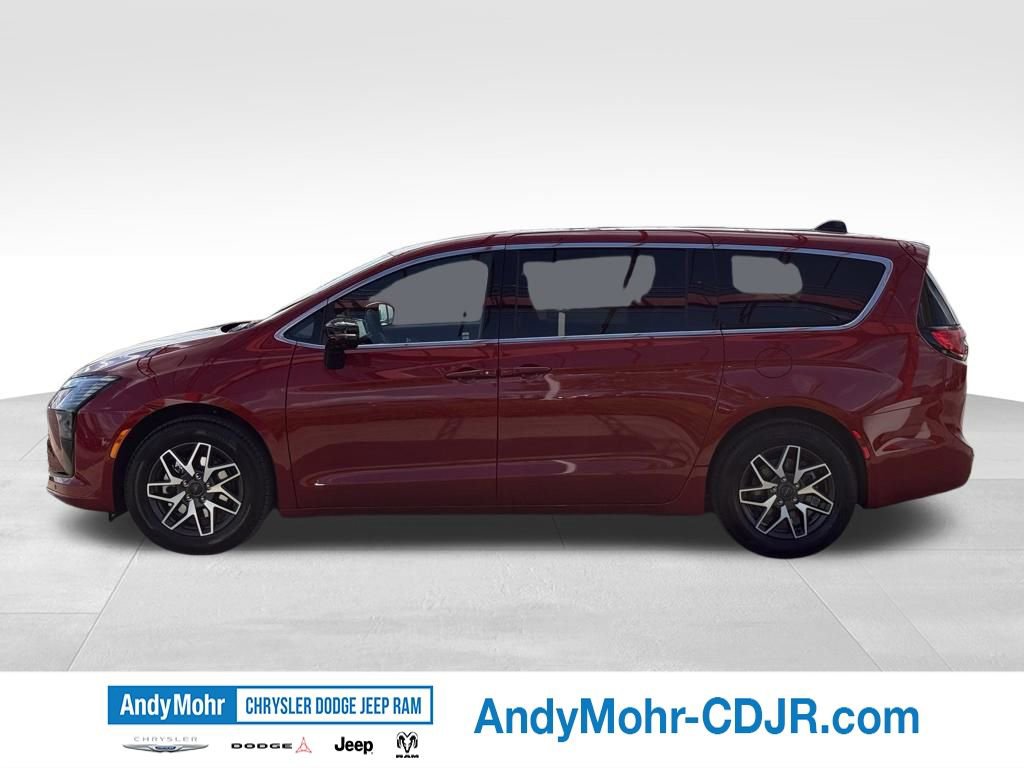 New 2027 Chrysler Pacifica Limited FWD image 4