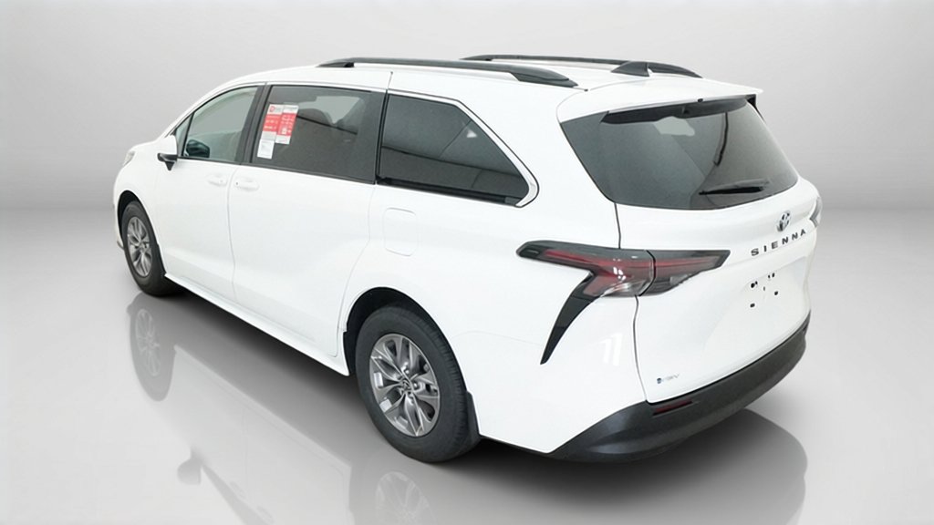 New 2026 Toyota Sienna LE FWD image 8