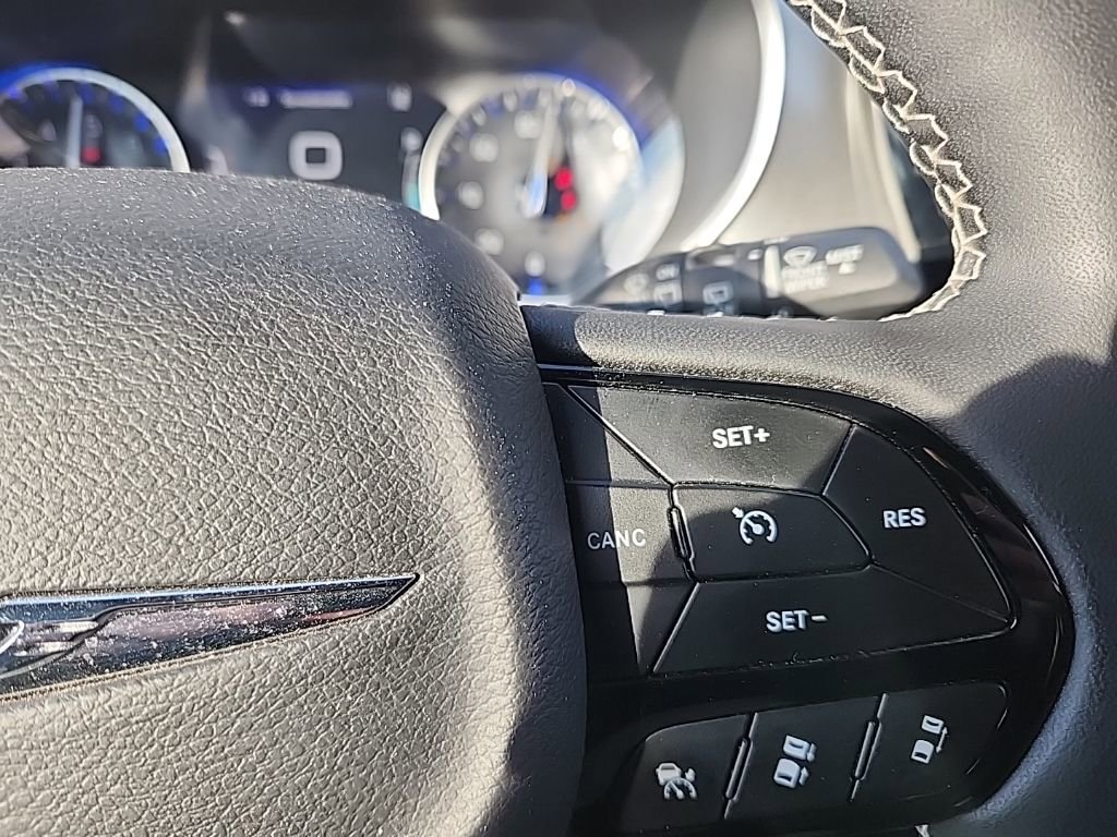 Used 2023 Chrysler Pacifica Limited w/ S Appearance Package image 19