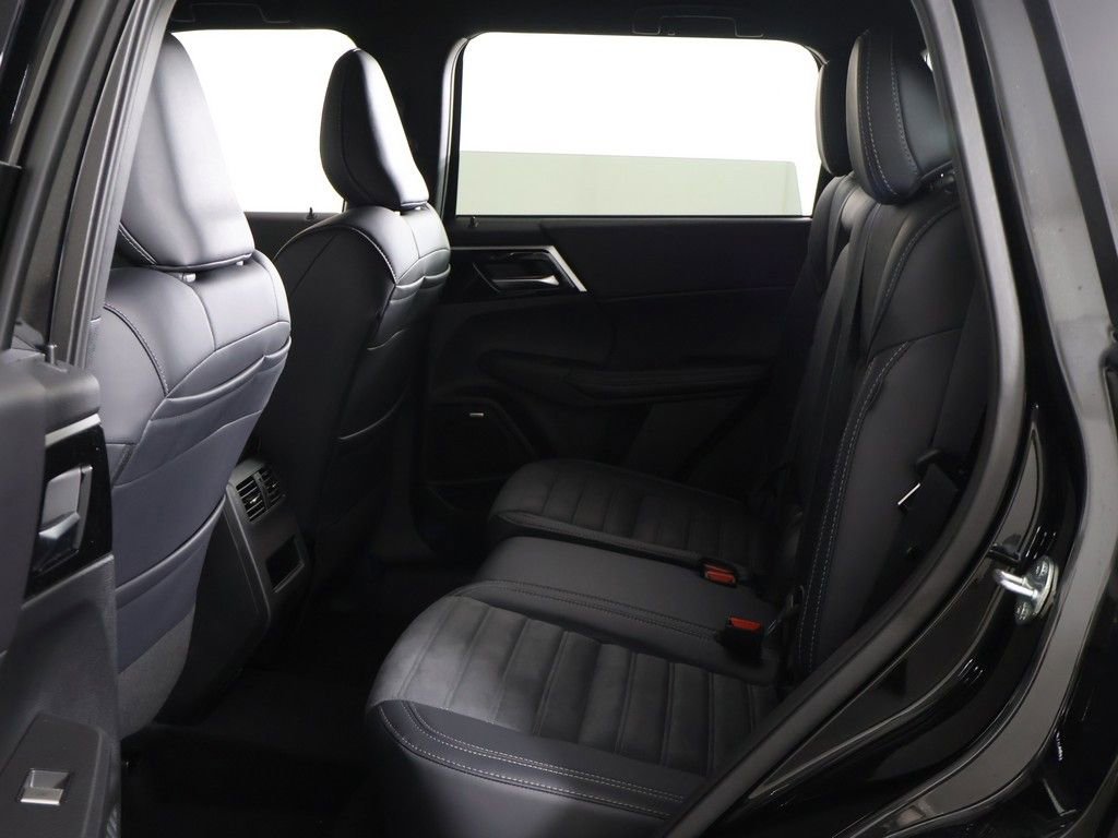 New 2026 Mitsubishi Outlander LE AWD/4WD image 30
