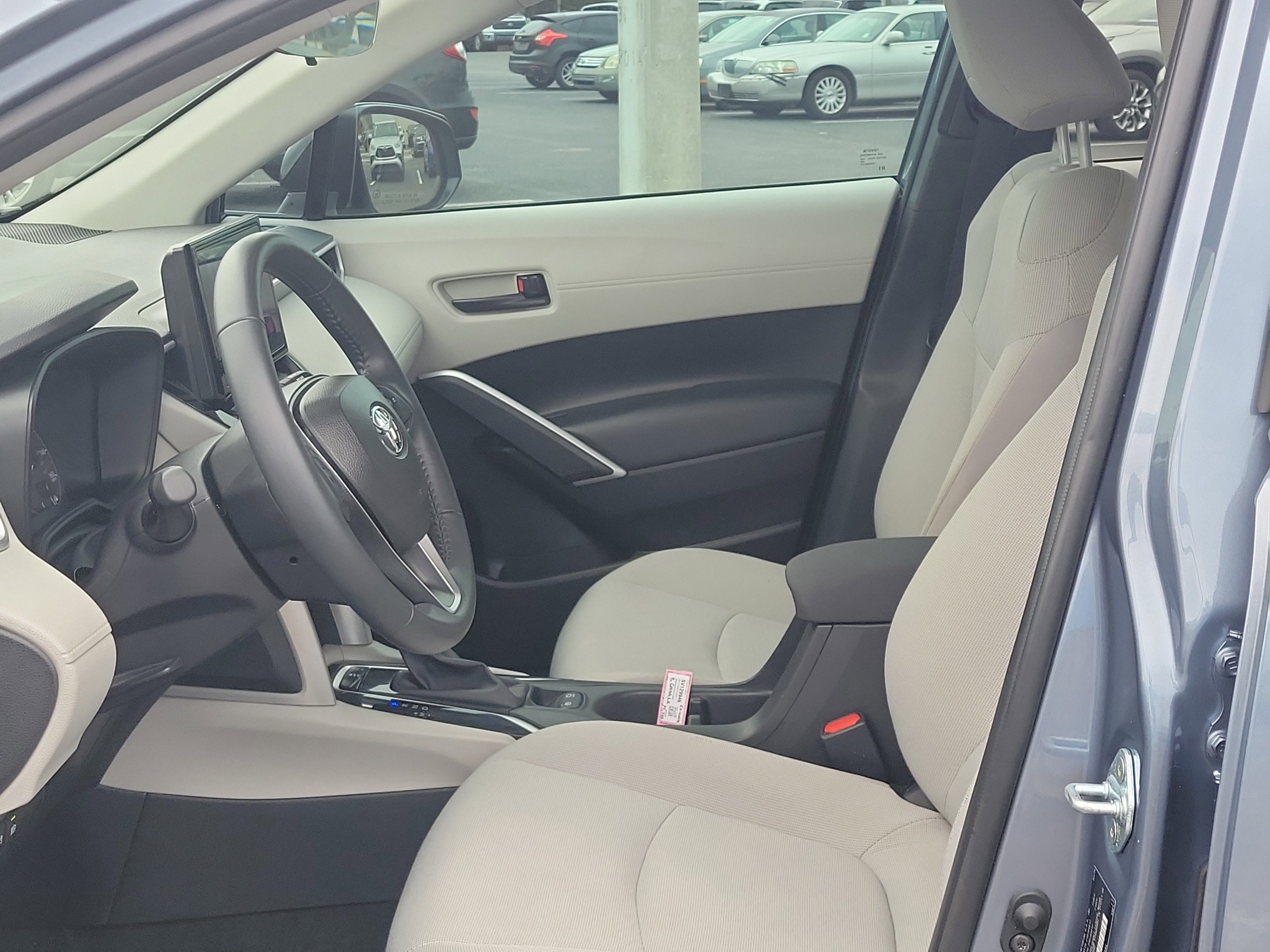 Used 2025 Toyota Corolla Cross LE FWD image 22