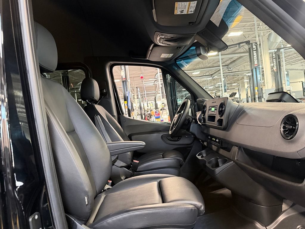Used 2025 Mercedes-Benz Sprinter 2500 image 24
