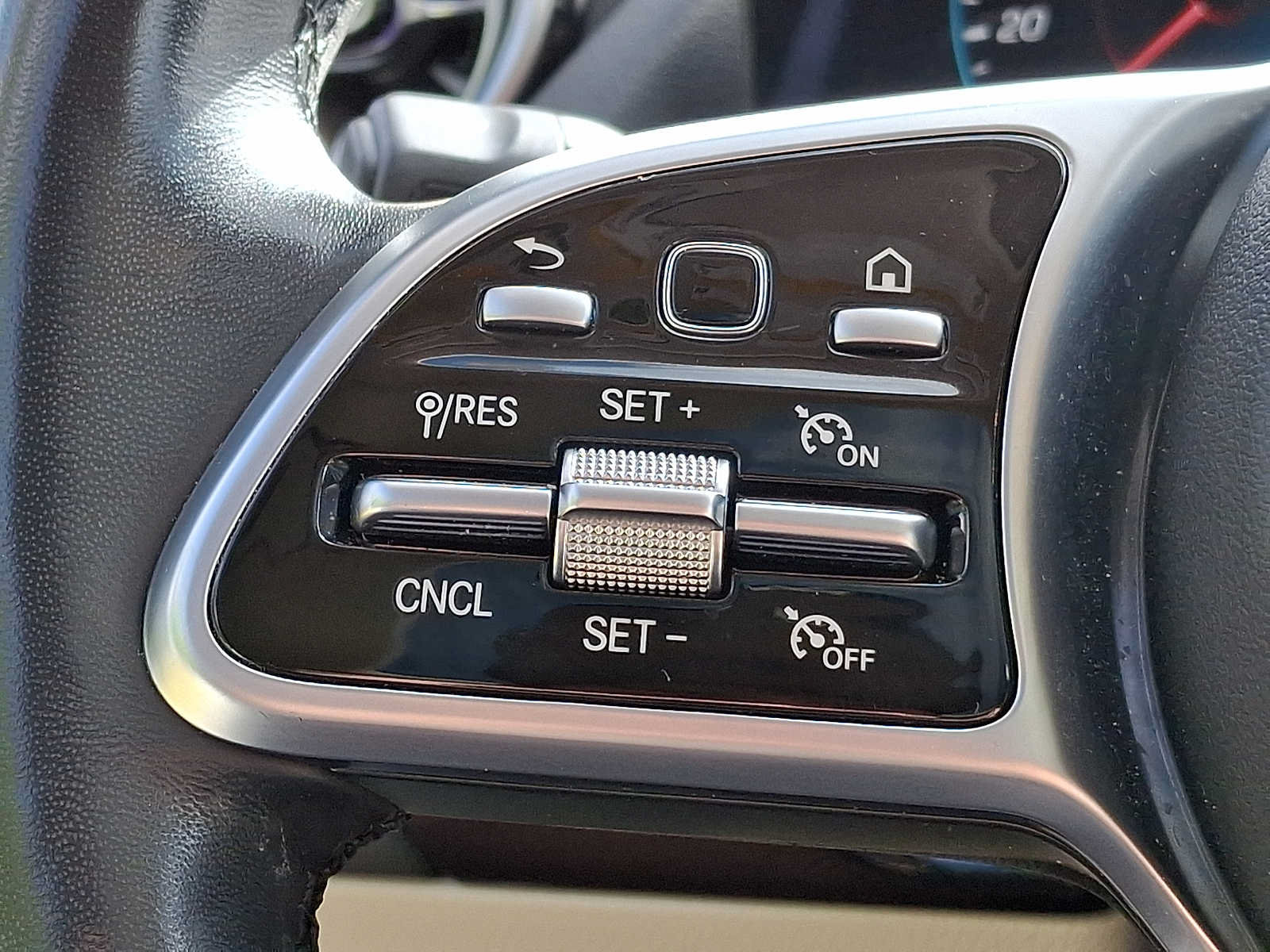 Certified 2023 Mercedes-Benz GLA 250 4MATIC image 17