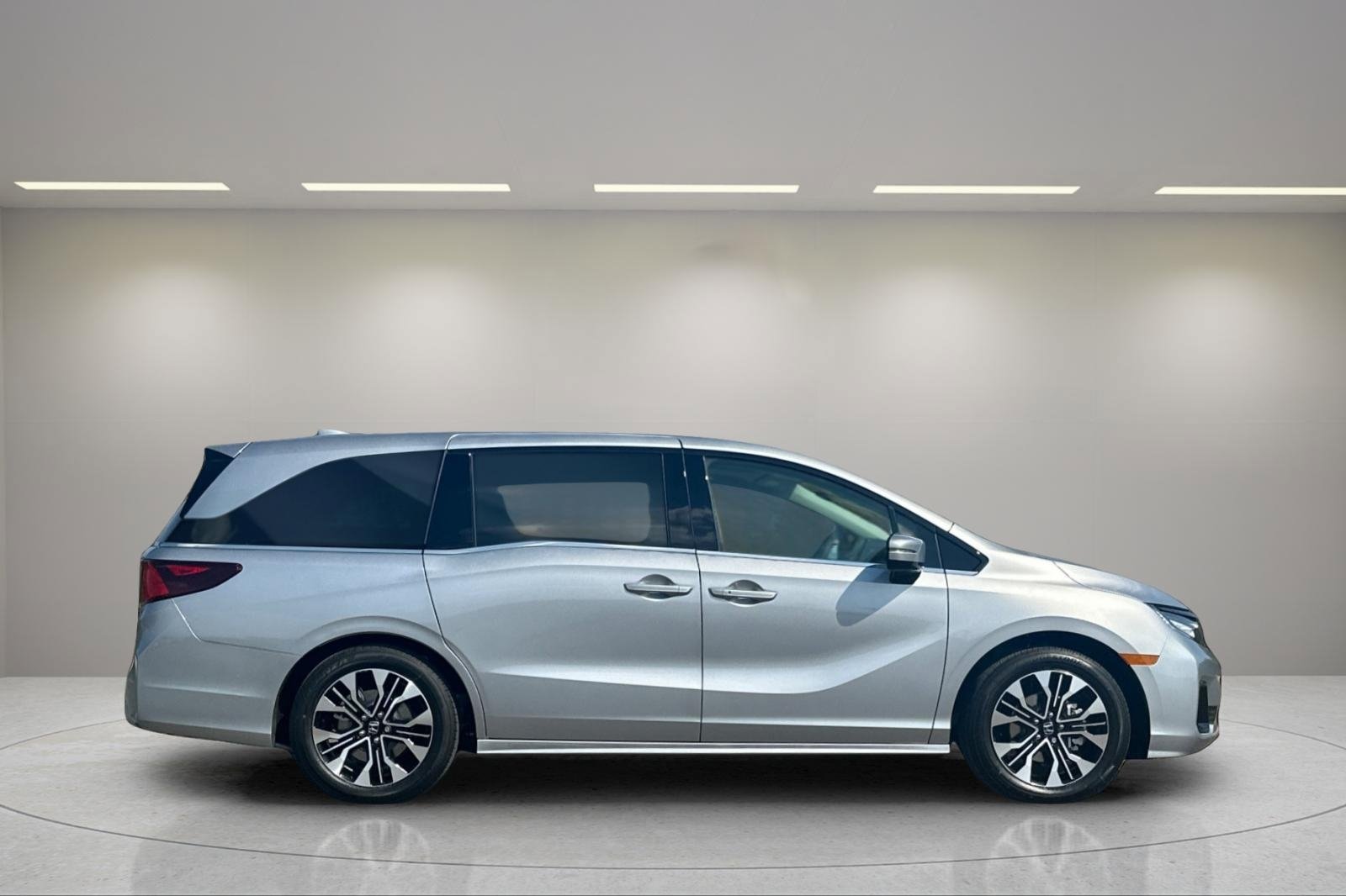 New 2026 Honda Odyssey Elite image 2