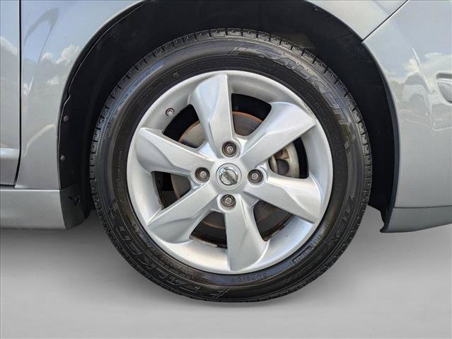Used 2011 Nissan Versa Hatchback w/ Premium Pkg FWD image 20