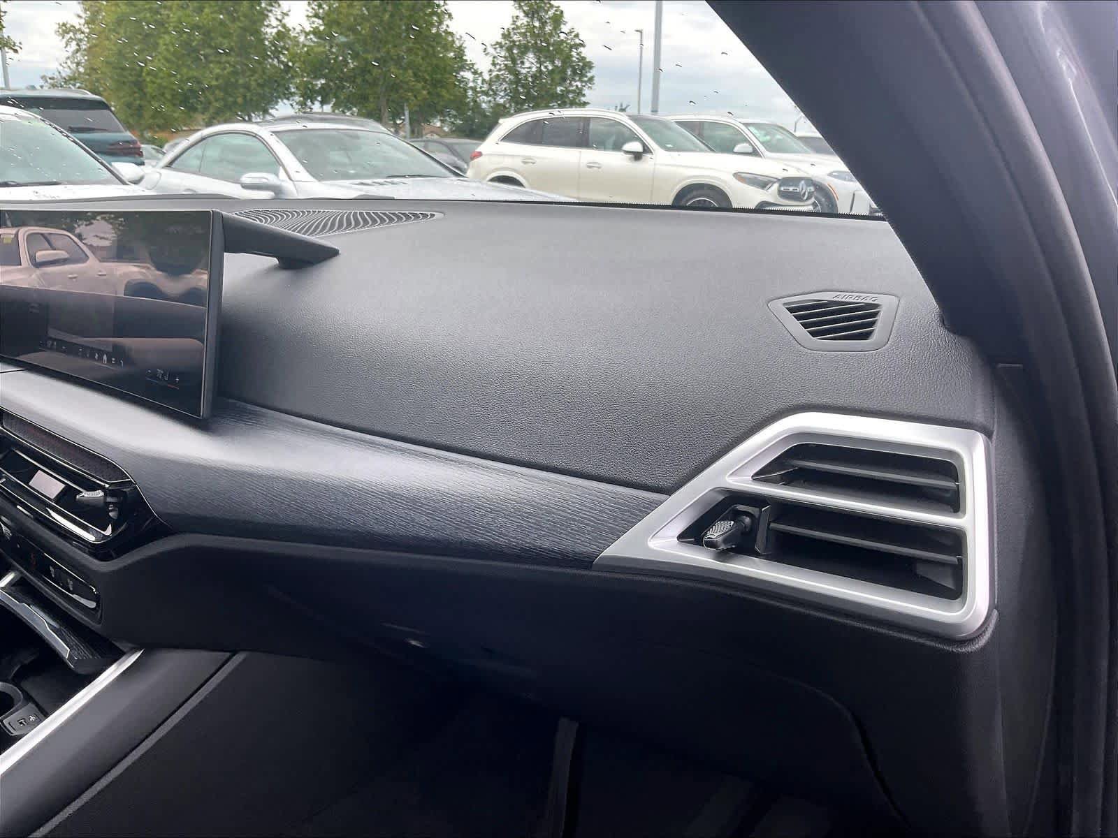 Used 2025 BMW 330i Sedan w/ Premium Package RWD image 19