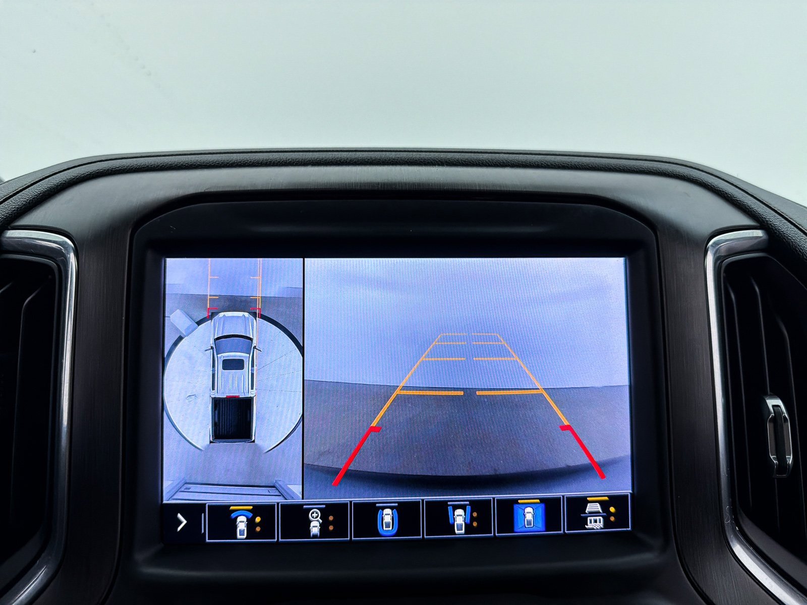 Used 2022 GMC Sierra 1500 AT4 w/ AT4 Premium Package image 8