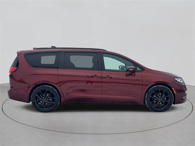 Used 2021 Chrysler Pacifica Touring-L w/ Uconnect Theater Family Group image 4