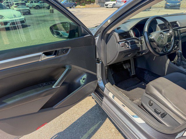 Used 2018 Volkswagen Passat 2.0T S FWD image 13