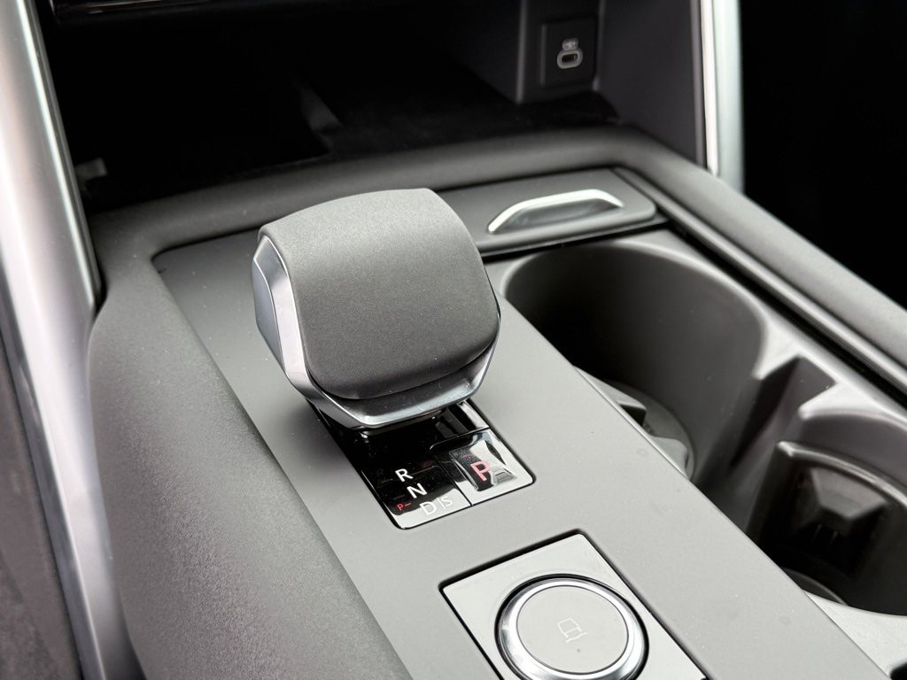 New 2025 Land Rover Discovery Dynamic SE image 18