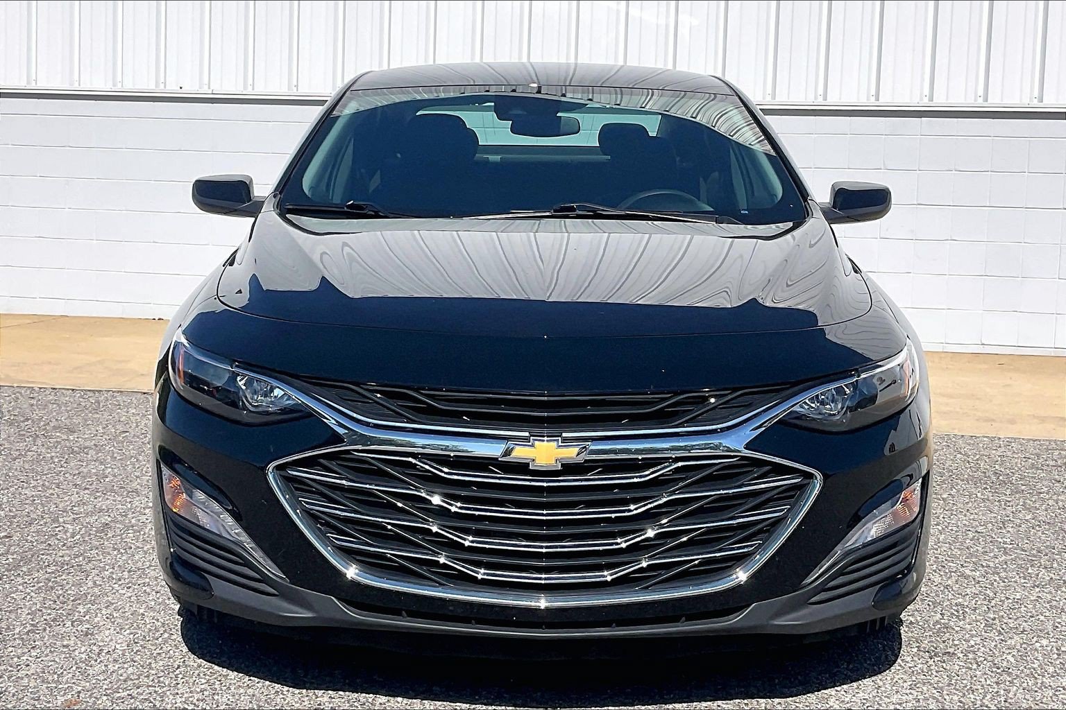 Used 2025 Chevrolet Malibu LT FWD image 3