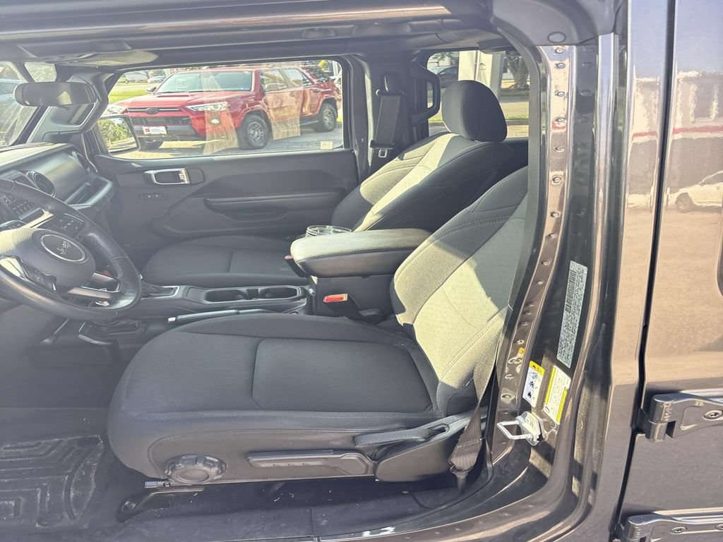 Used 2018 Jeep Wrangler Unlimited Sport S AWD/4WD image 15