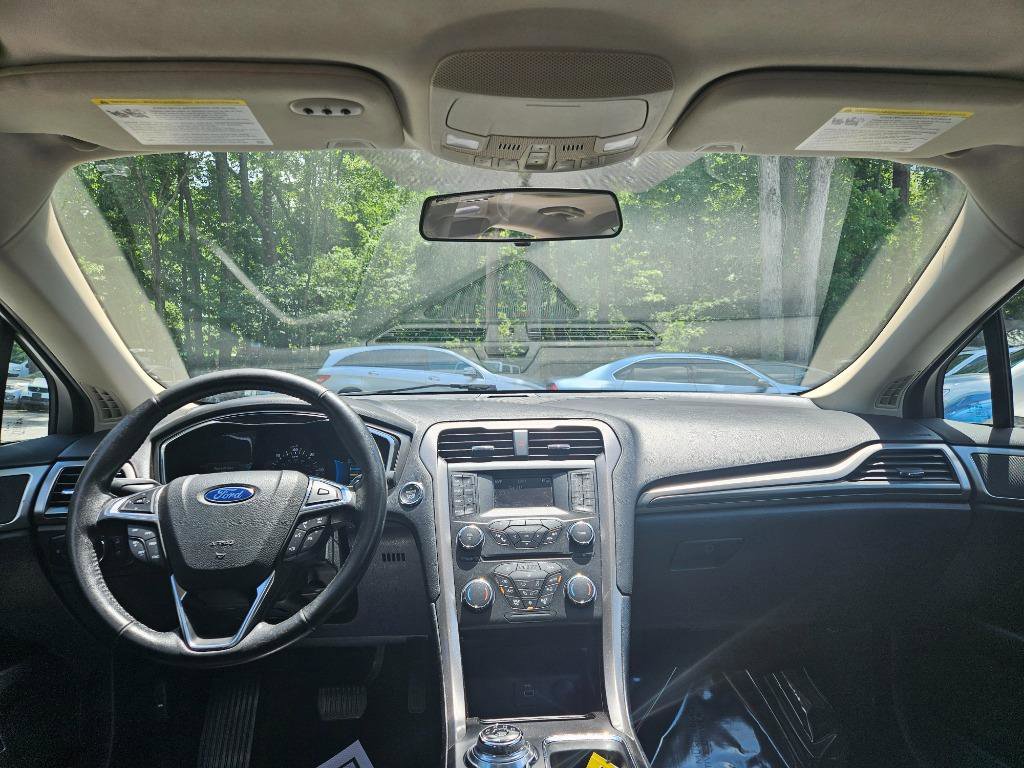 Used 2017 Ford Fusion SE w/ Equipment Group 601A FWD image 30