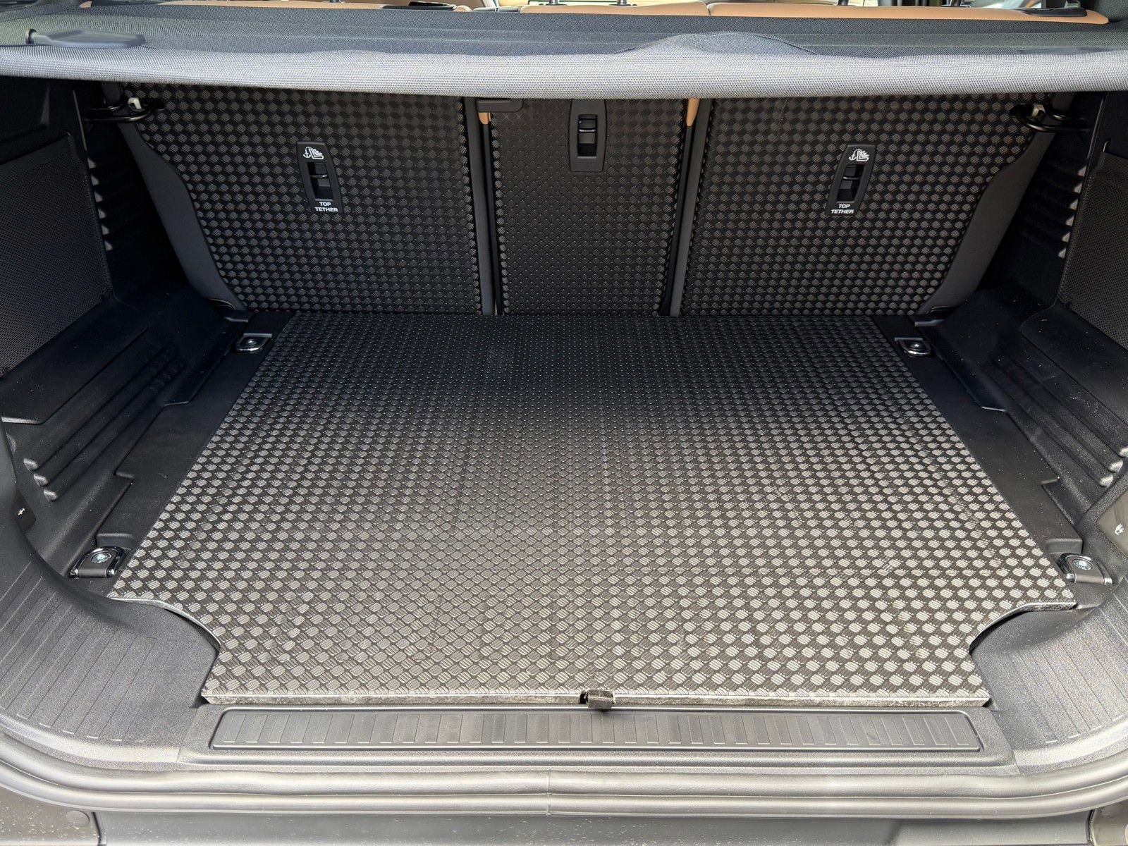 New 2026 Land Rover Defender 110 S image 28