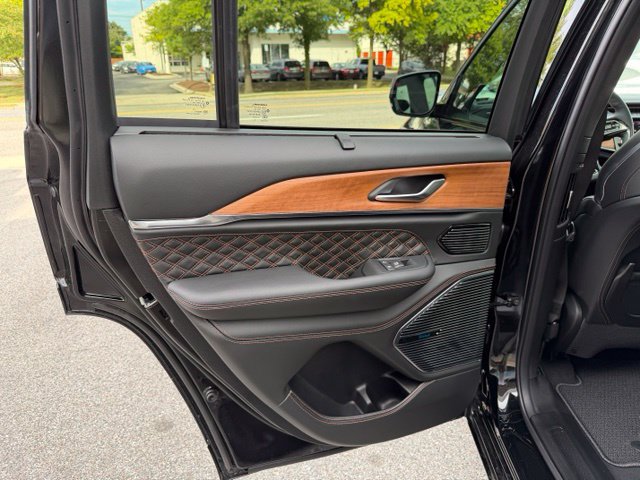 New 2027 Jeep Grand Cherokee Summit w/ Adv Protech Group IV AWD/4WD image 15