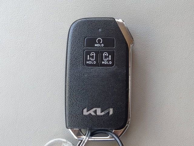 Used 2024 Kia Carnival LX image 33