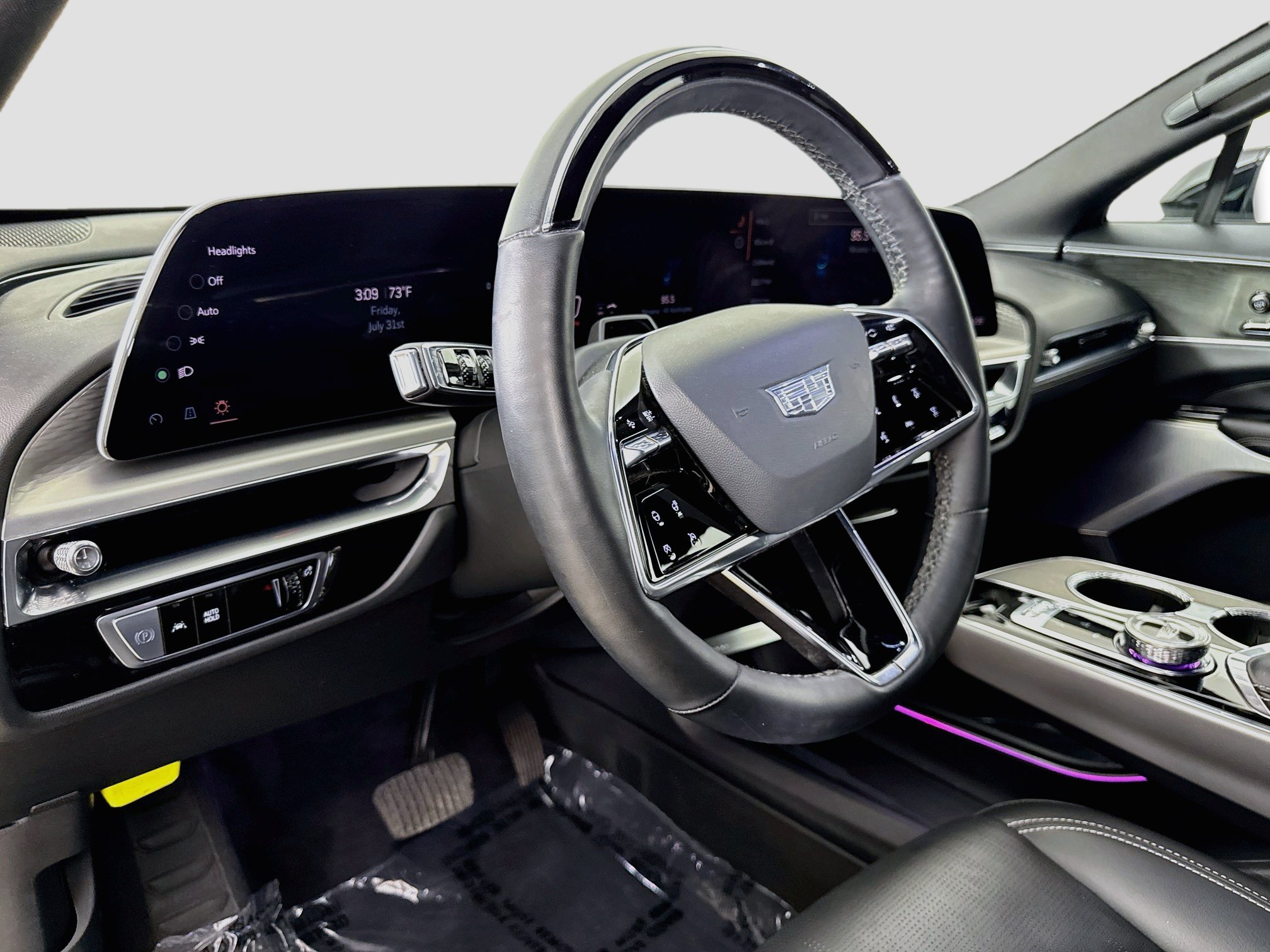 Used 2023 Cadillac Lyriq 2WD image 11