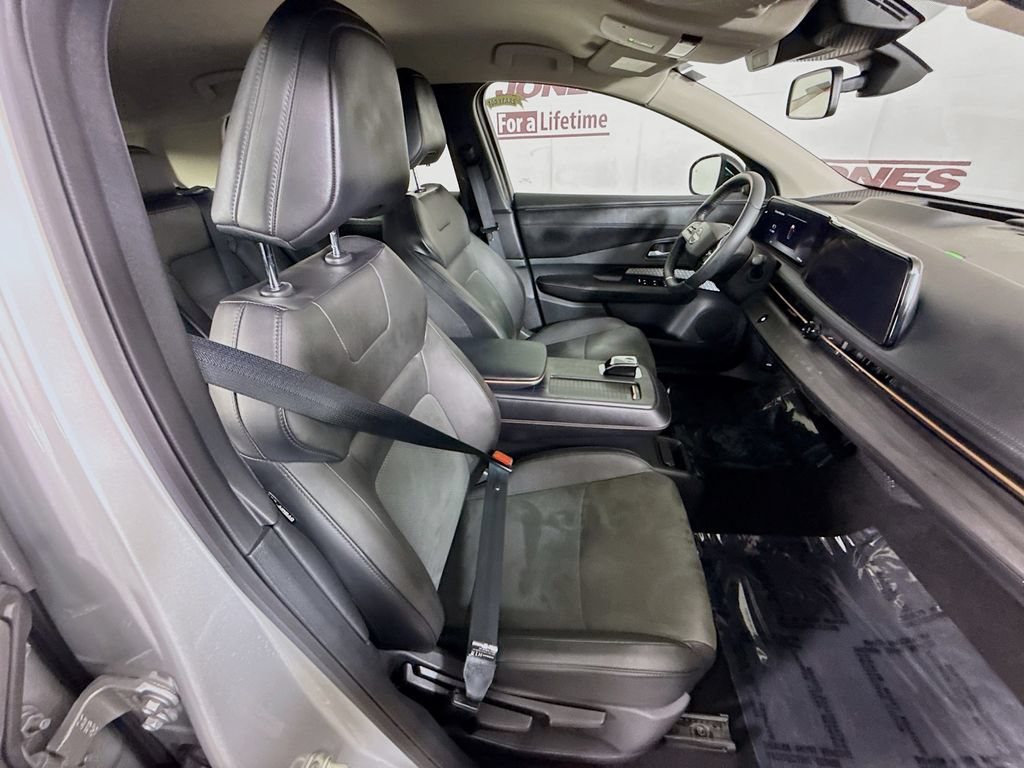 Used 2023 Nissan Ariya AWD image 31