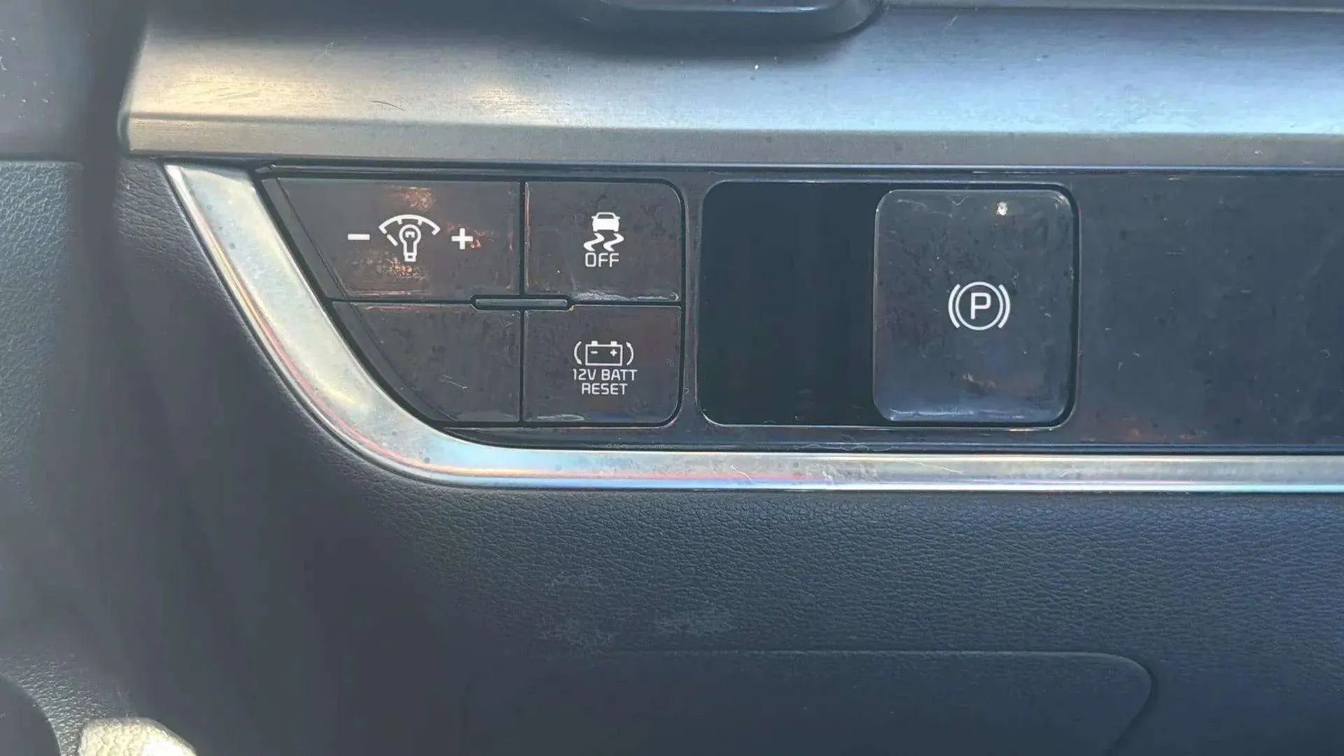 Used 2023 Kia Sportage EX image 28