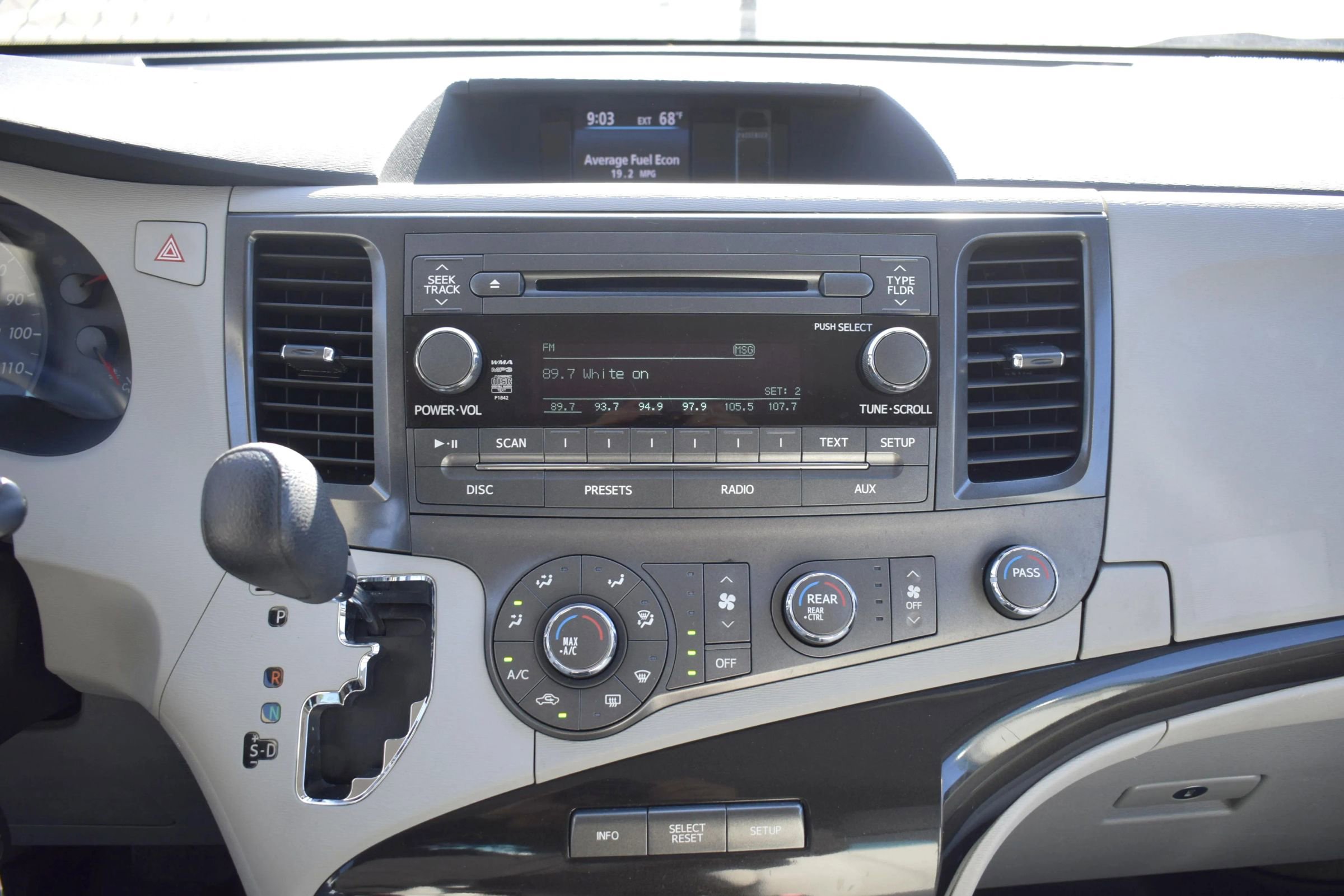 Used 2012 Toyota Sienna LE image 25