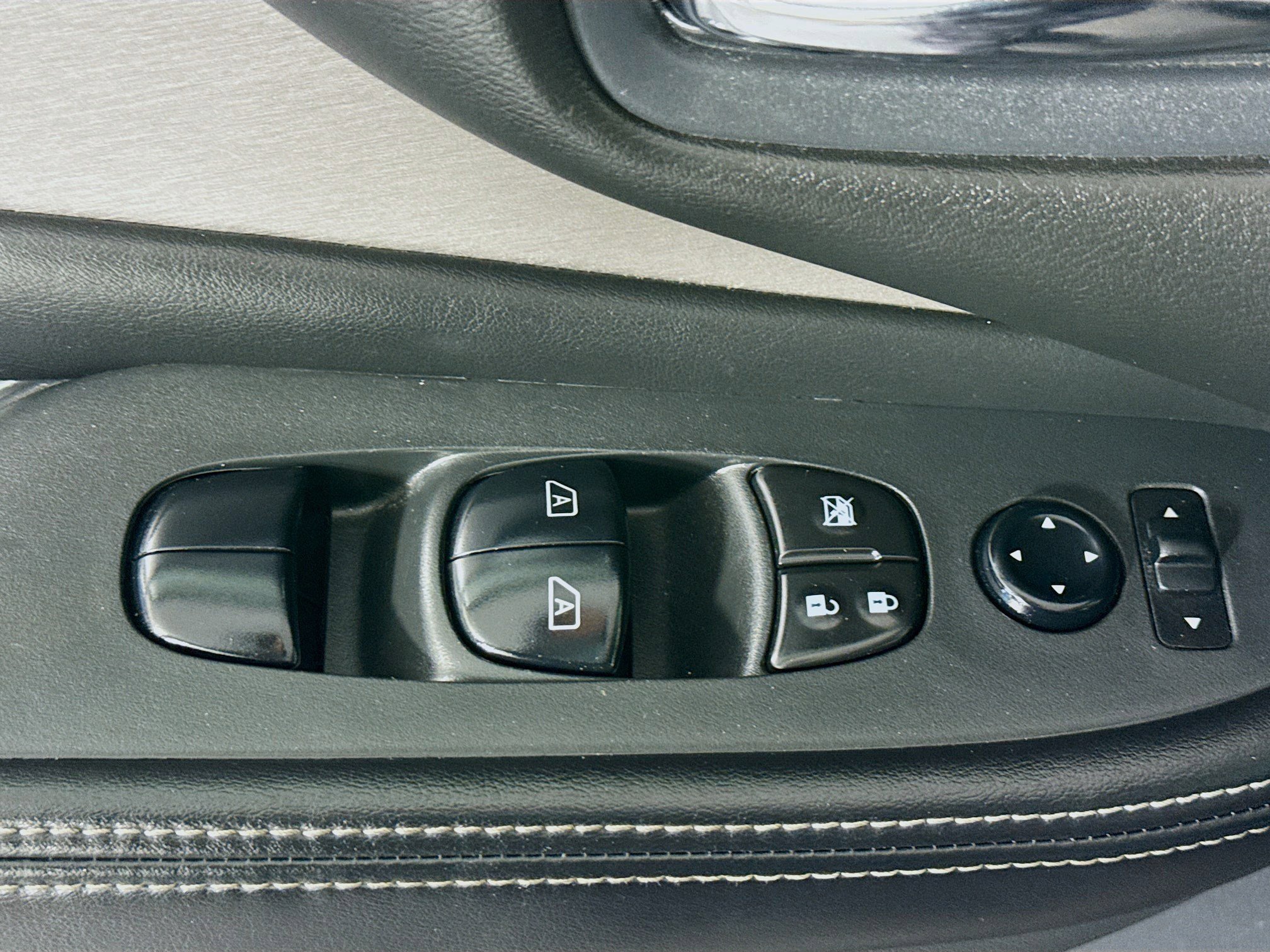 Used 2024 Nissan Murano SV FWD image 24