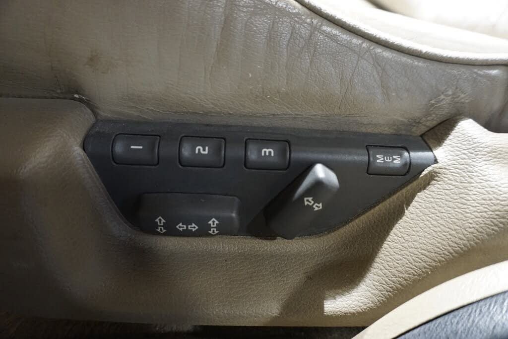 Used 1998 Volvo V70 R AWD/4WD image 12