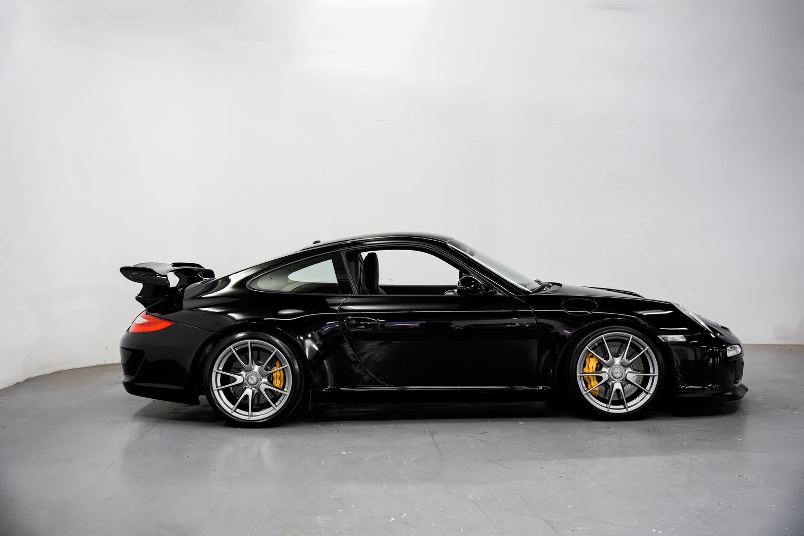 Used 2010 Porsche 911 GT3 RWD image 2