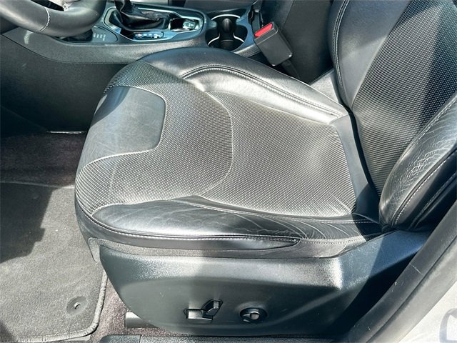 Used 2019 Jeep Cherokee Limited image 18