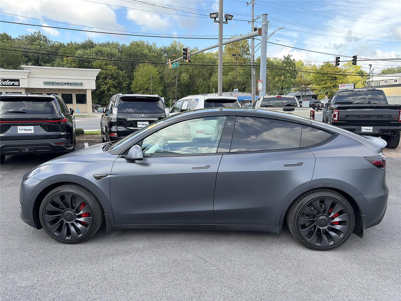 Used 2022 Tesla Model Y Performance AWD/4WD image 2