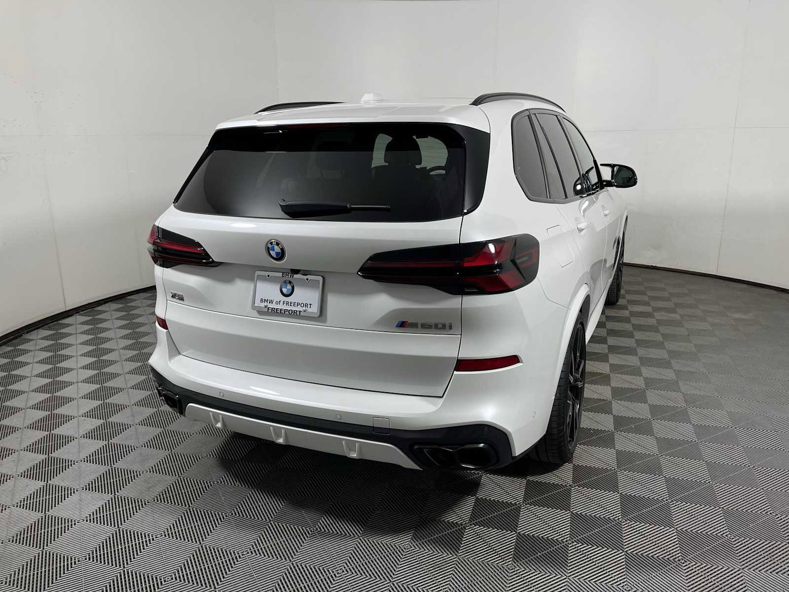 Used 2025 BMW X5 M60i w/ Executive Package image 6