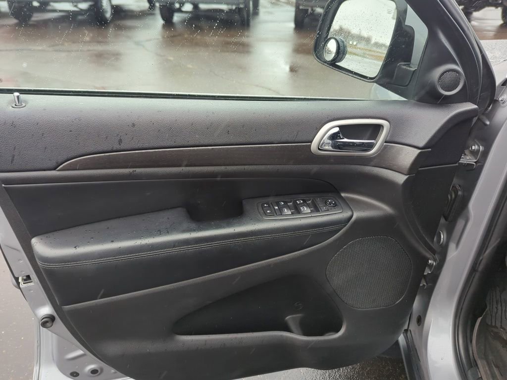 Used 2018 Jeep Grand Cherokee Laredo RWD image 37