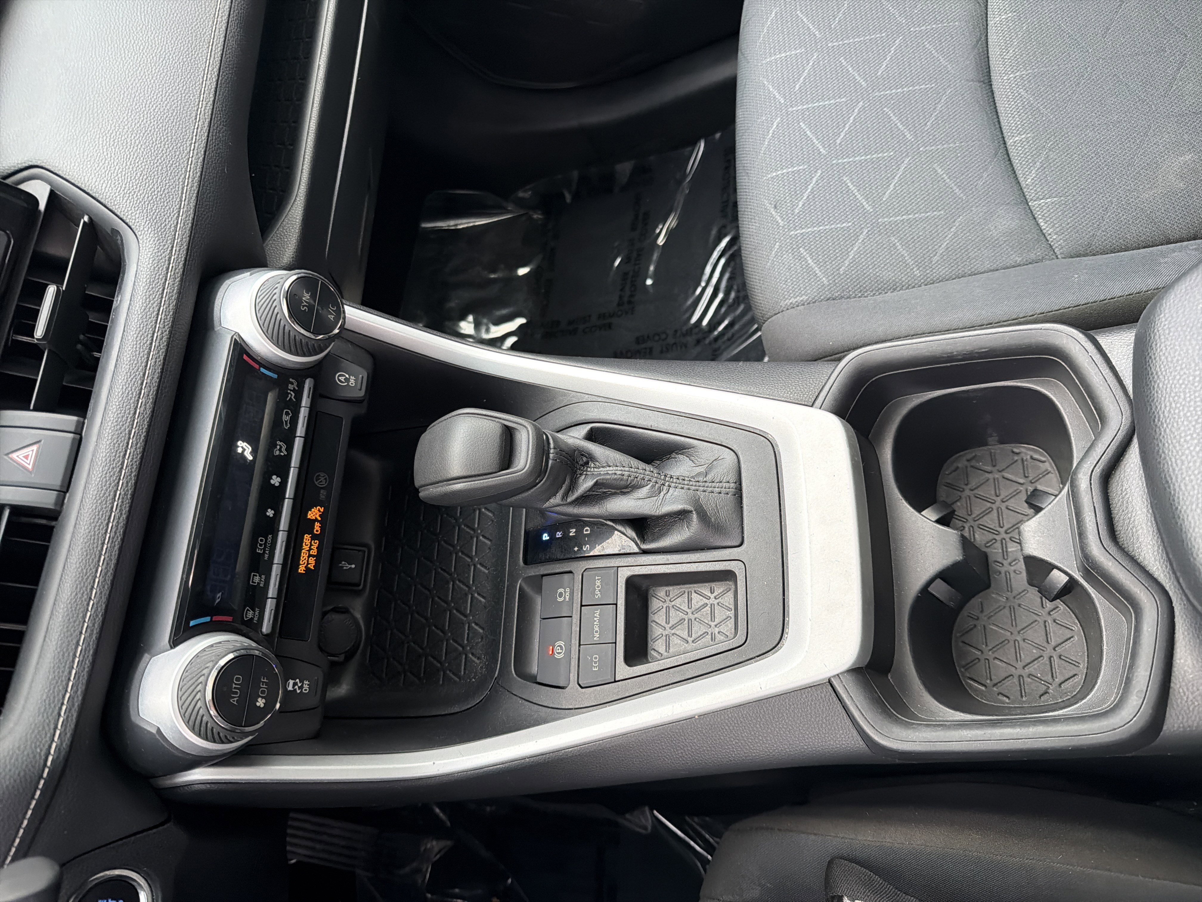 Used 2021 Toyota RAV4 XLE w/ Convenience Package image 10