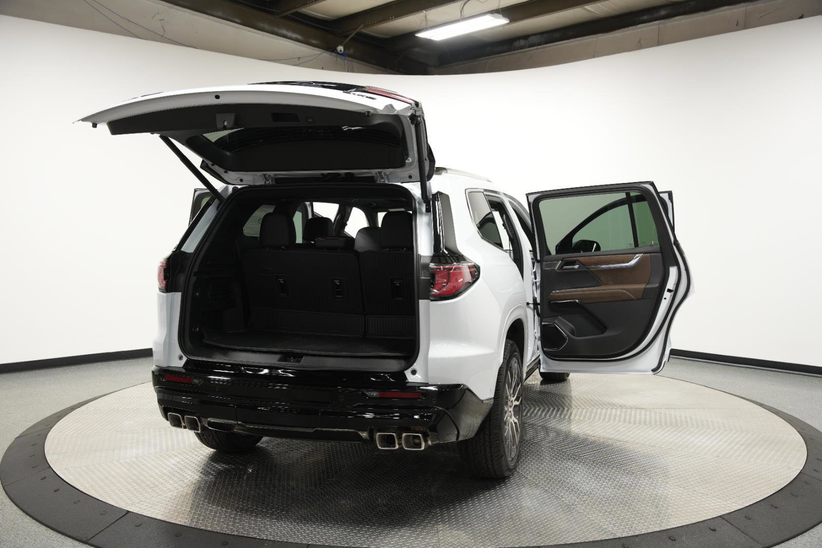 New 2026 GMC Acadia Denali Ultimate w/ LPO, Floor Liner Package image 12