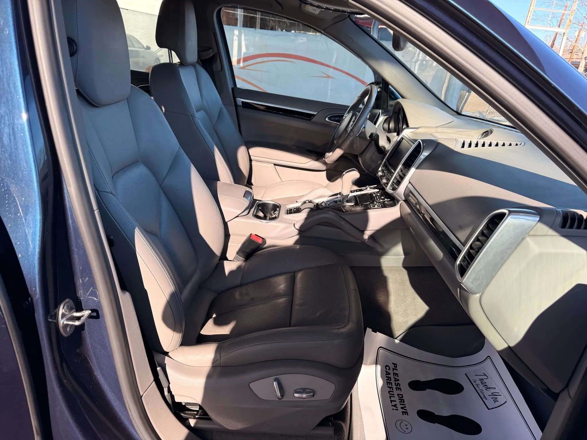Used 2014 Porsche Cayenne Platinum Edition AWD/4WD image 22