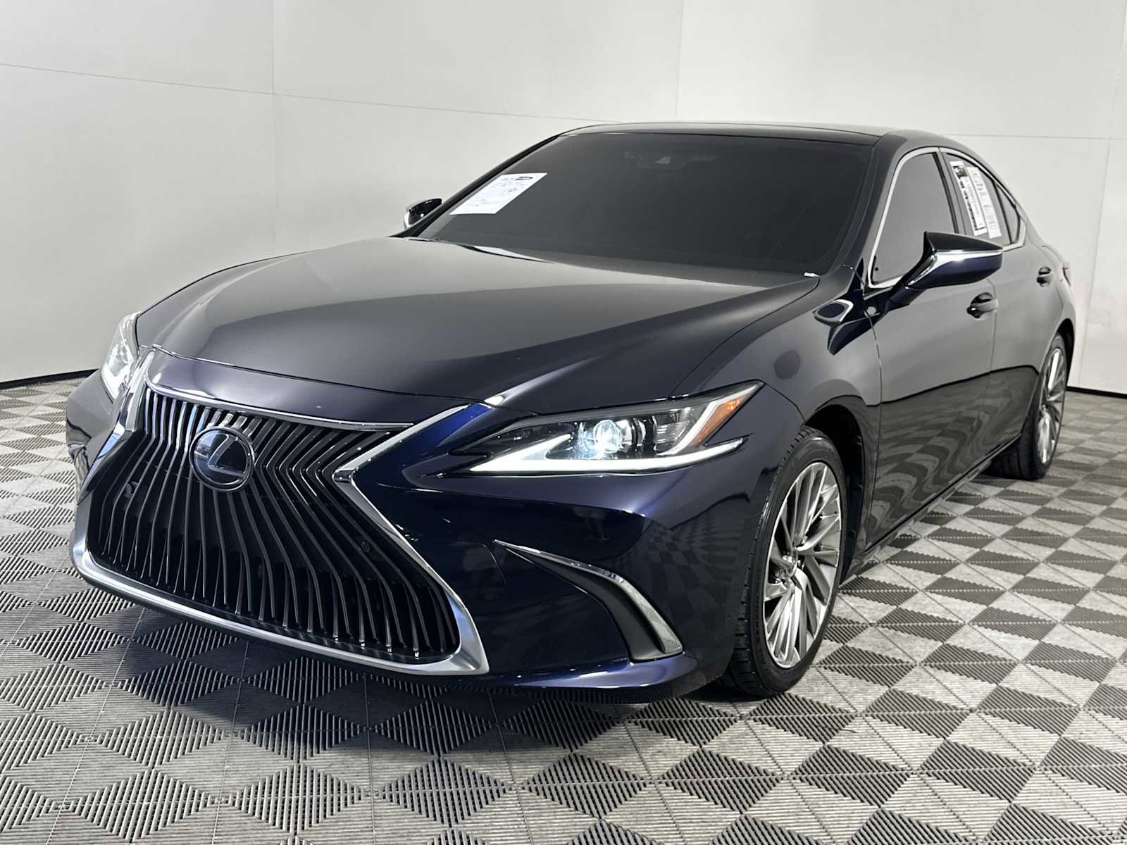 Used 2019 Lexus ES 350 w/ Accessory Package 2 image 4