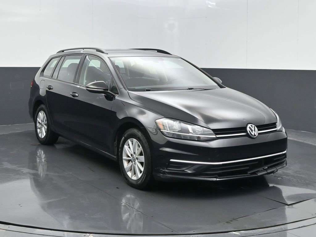 Used 2018 Volkswagen Golf S image 2